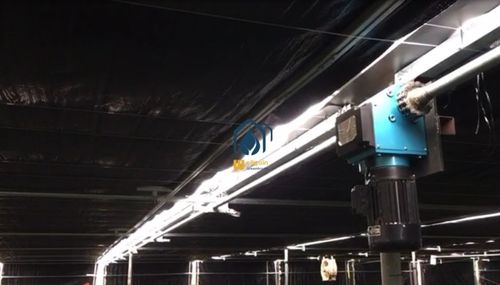 Neueste Unternehmensnachrichten über Schattierungssystem Blackout Automatische Steuerung Lichtentzug Gewächshaus für medizinische Pflanzungen